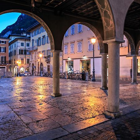 Appartamento Amy - Happy Rentals Riva del Garda Luaran gambar