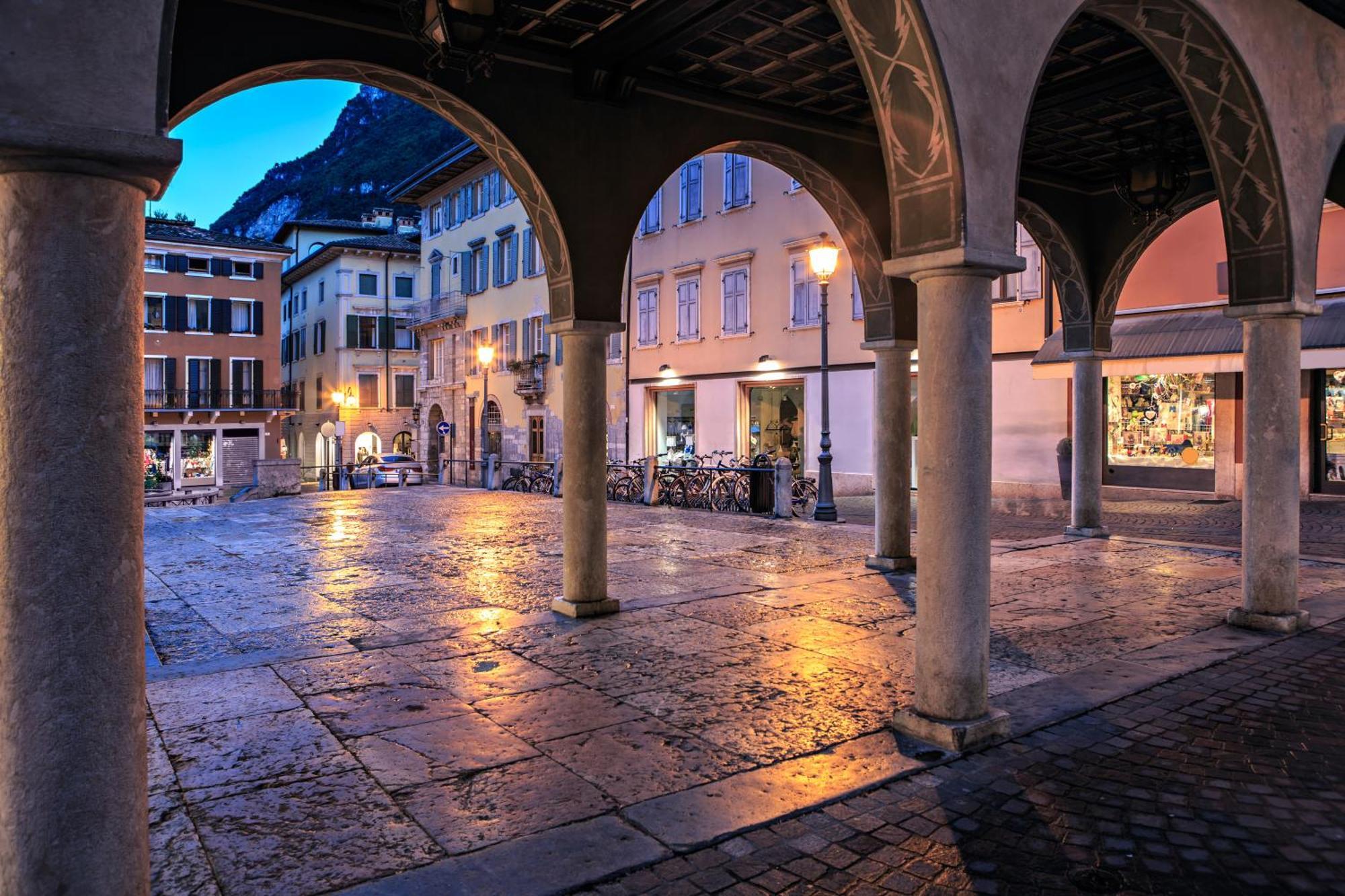 Appartamento Amy - Happy Rentals Riva del Garda Luaran gambar